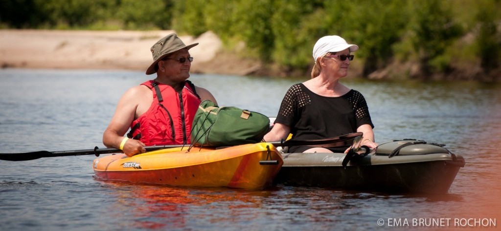 Couple sur la rivière Rouge