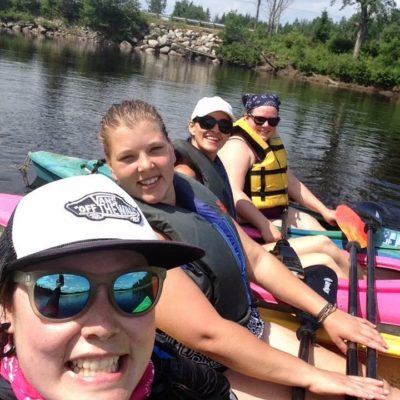 Expédition en kayak sur la rivière Rouge en famille